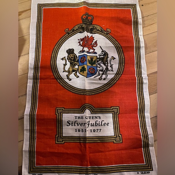 Queen Elizabeth II Silver Jubilee Keepsakes - Picture 1 of 11